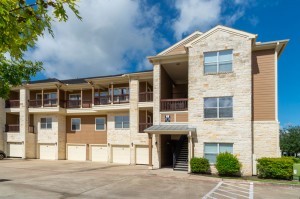 Apartments in Katy, TX - Exterior Apartment Building (5)  